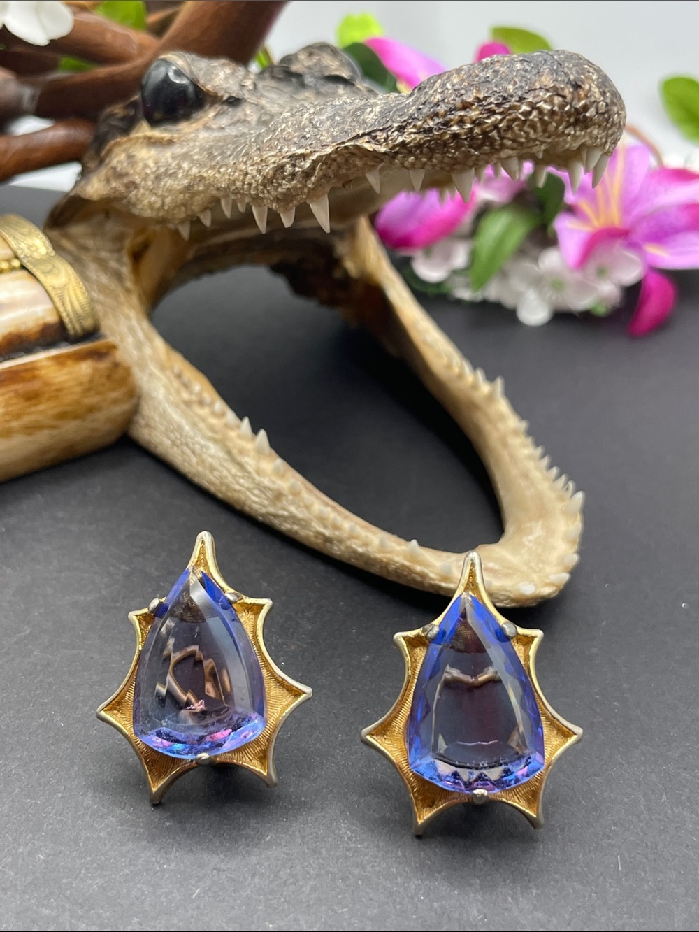 BSK glass stone clip earrings vintage